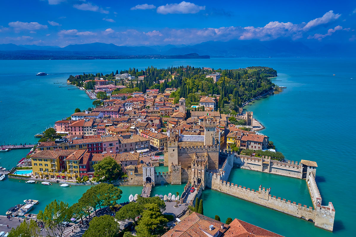 Sirmione: Esplorando la Perla Storica del Lago di Garda